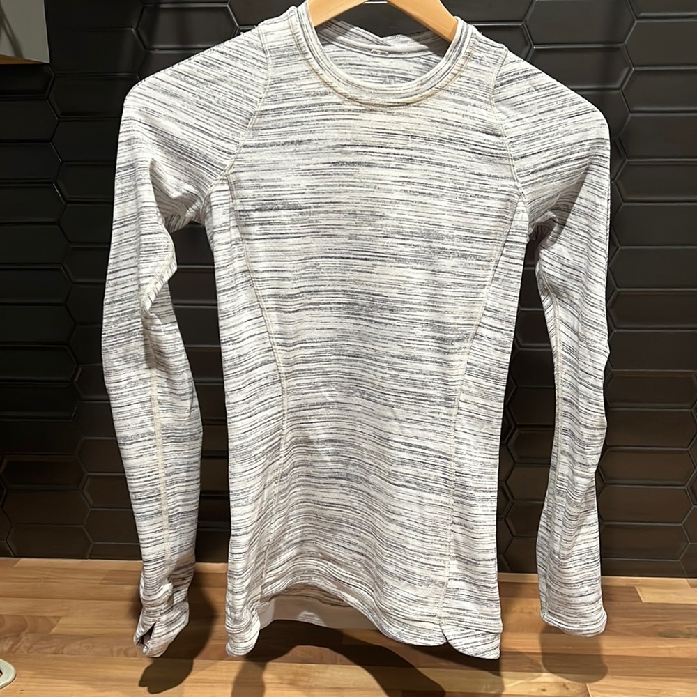 Lululemon long sleeve grey top
